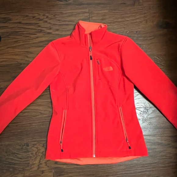 SOLD Like new Northface Women’s jacket - Picture 3 of 6